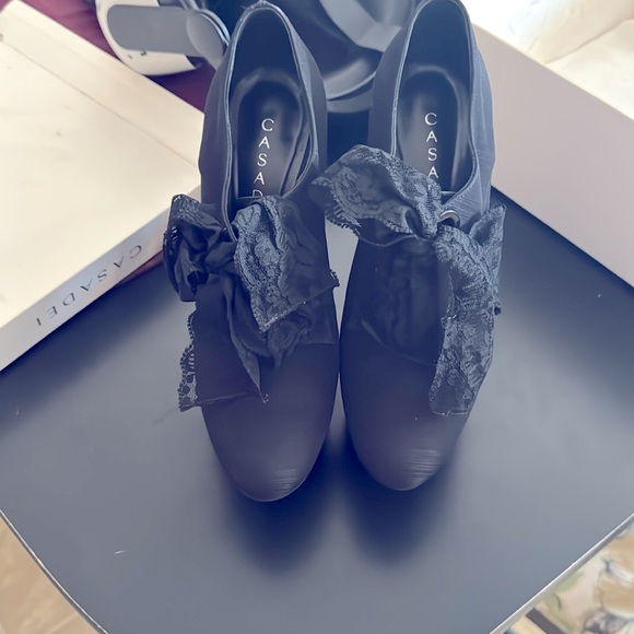 Casadei, black, size 7 Retail 500+ asking 120$ - Picture 4 of 7